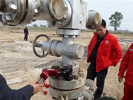 驅動液壓扭矩扳手應用在石油管道發蘭螺栓預緊